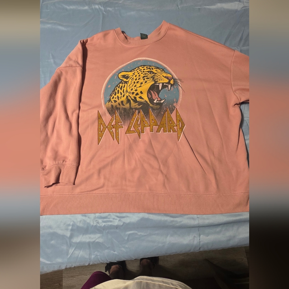 Terra & Sky Pink Crewneck with Leopard Graphic